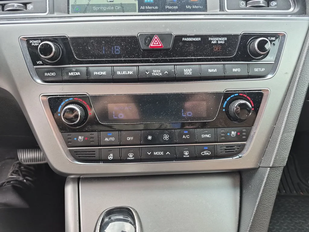 Used 2015 Shale Gray Metallic Hyundai Limited image 26
