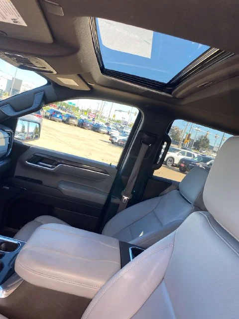 Used 2024 Iridescent Pearl Tricoat Chevrolet LTZ image 28