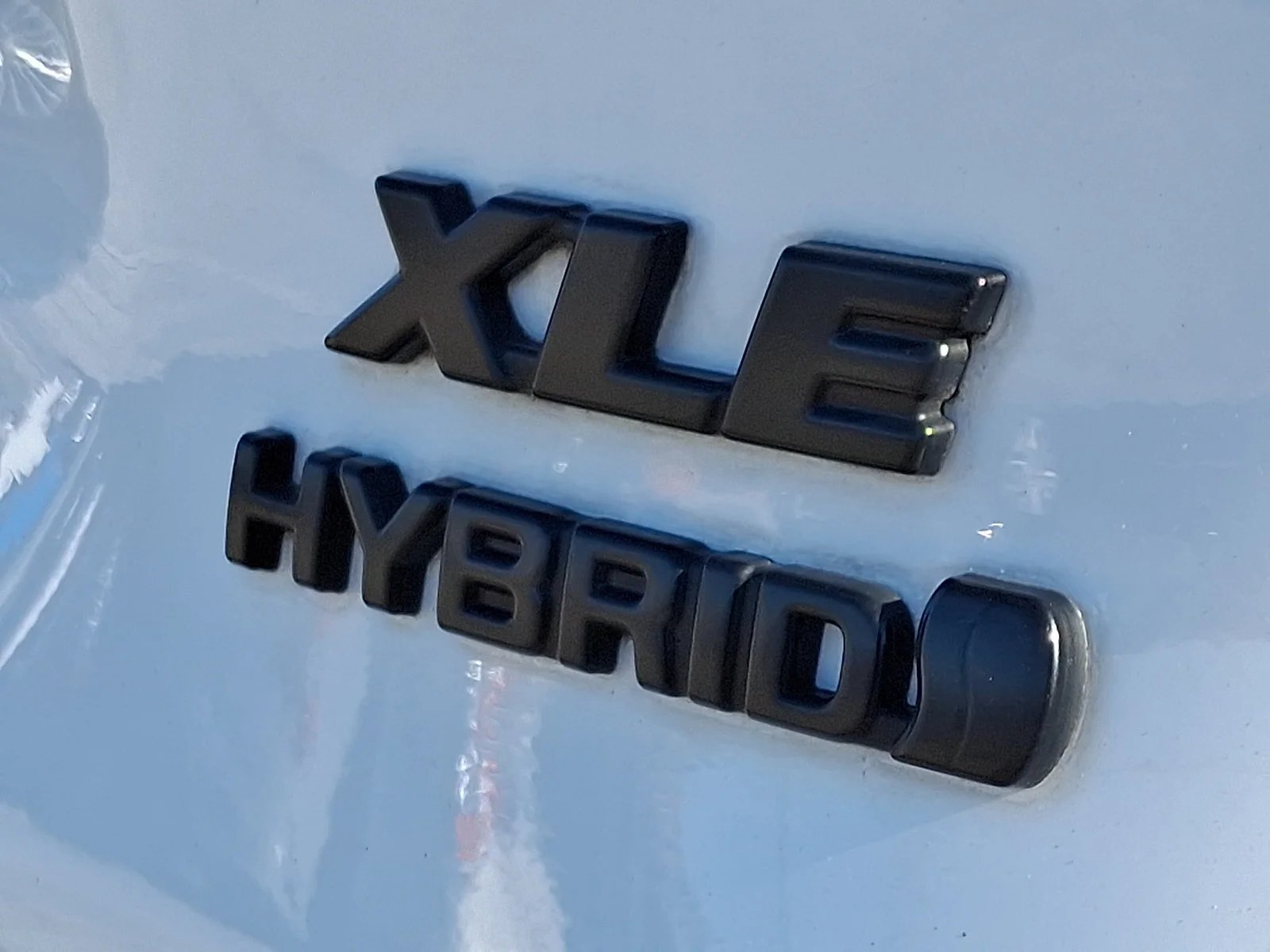 Used 2021 White Toyota XLE image 32