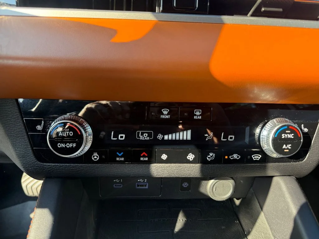 Used 2023  Mitsubishi SEL image 24