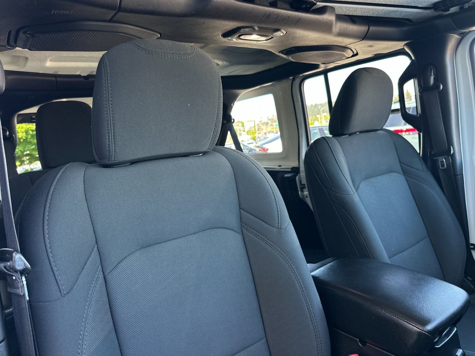 Used 2018 Bright White Clearcoat Jeep Unlimited Sport S image 15