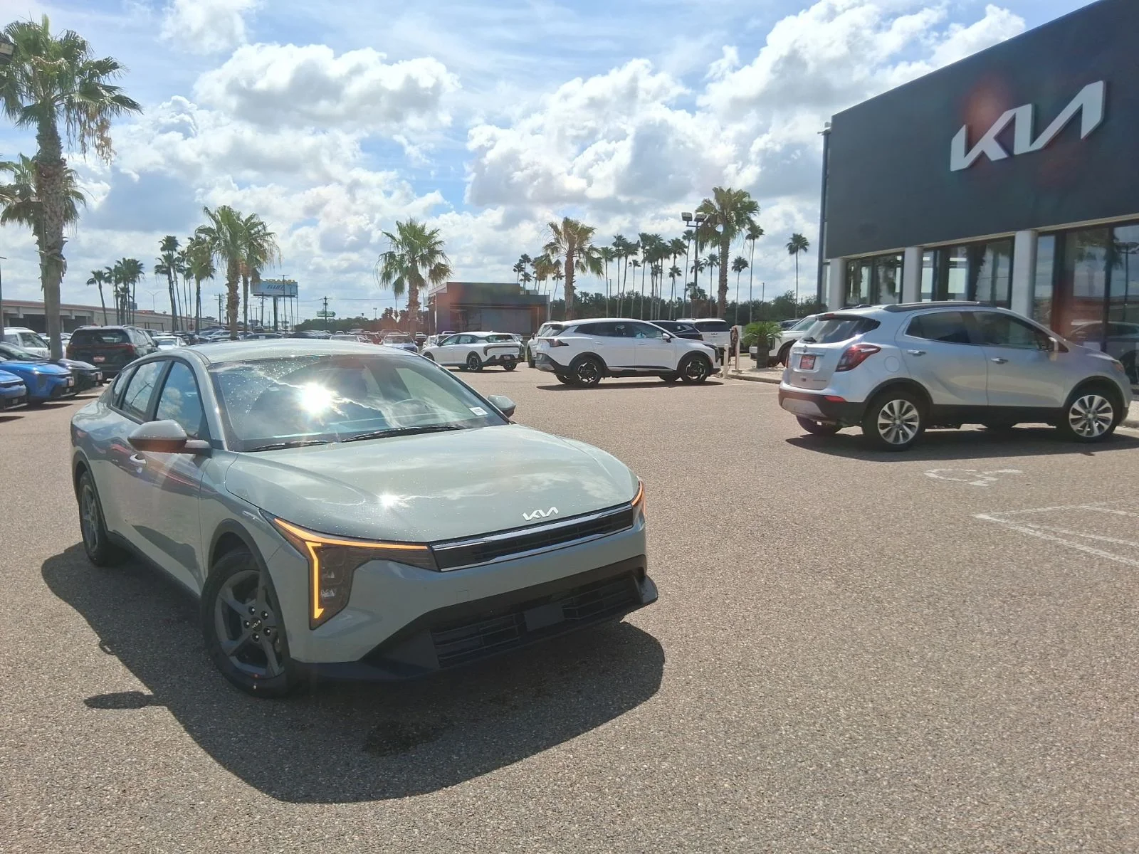 2026 Kia K4 LXS AT's photo