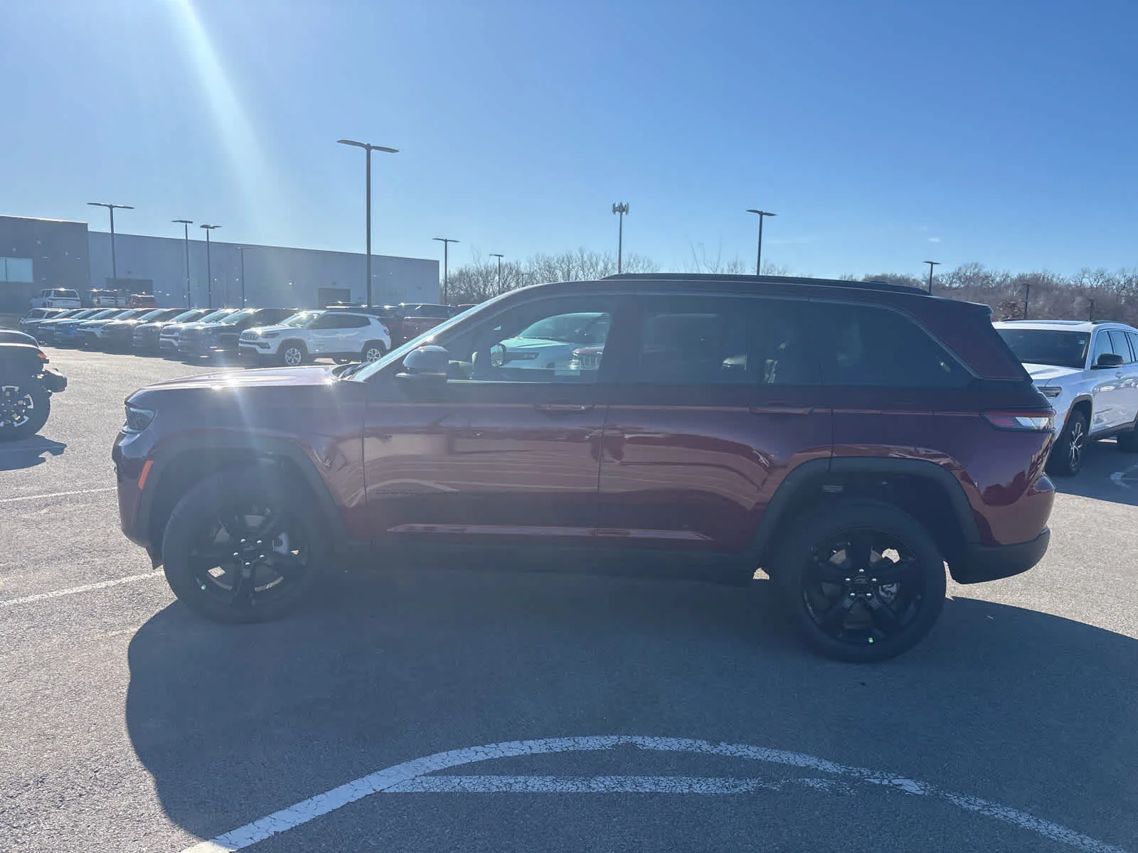 New 2026 Velvet Red Pearl-Coat Exterior Paint Jeep Limited image 5