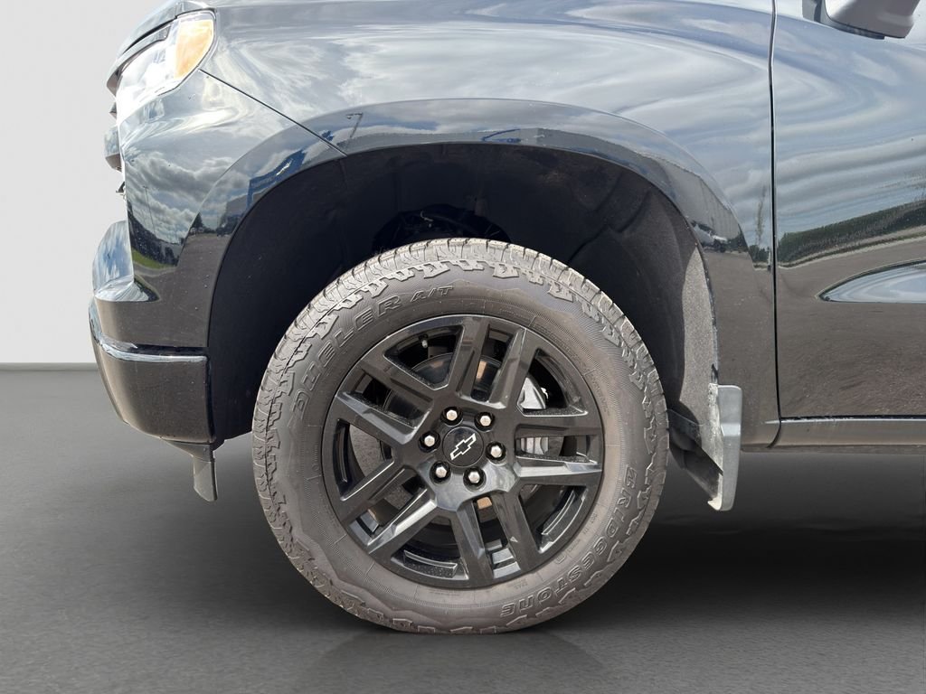 Used 2025 Black Chevrolet RST image 21