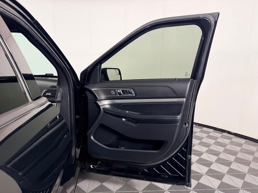 Used 2018 Black Ford XLT image 36