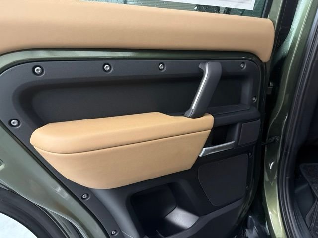 New 2026 Woolstone Green Land Rover S image 13