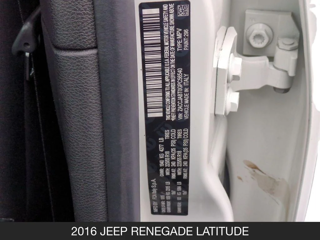 Used 2016 White Jeep Latitude image 25