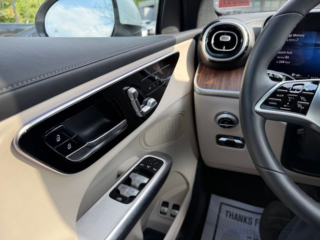 Used 2025 White Mercedes-Benz GLC 350e image 48