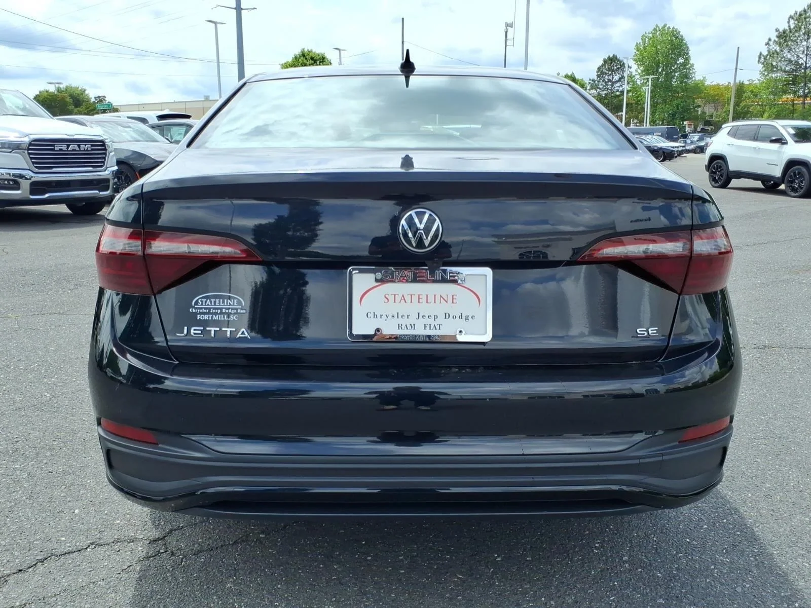 Used 2024  Volkswagen SE image 15