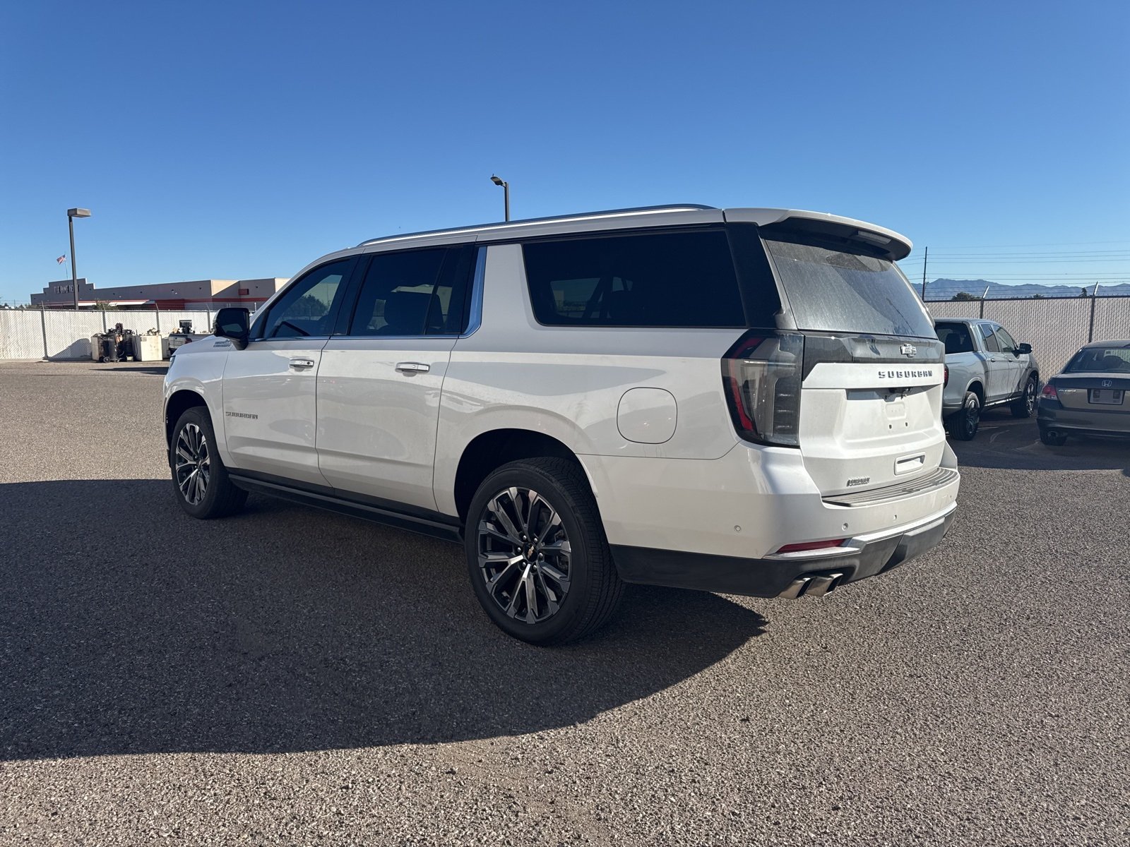 2025 Chevrolet Suburban High Country photo 3