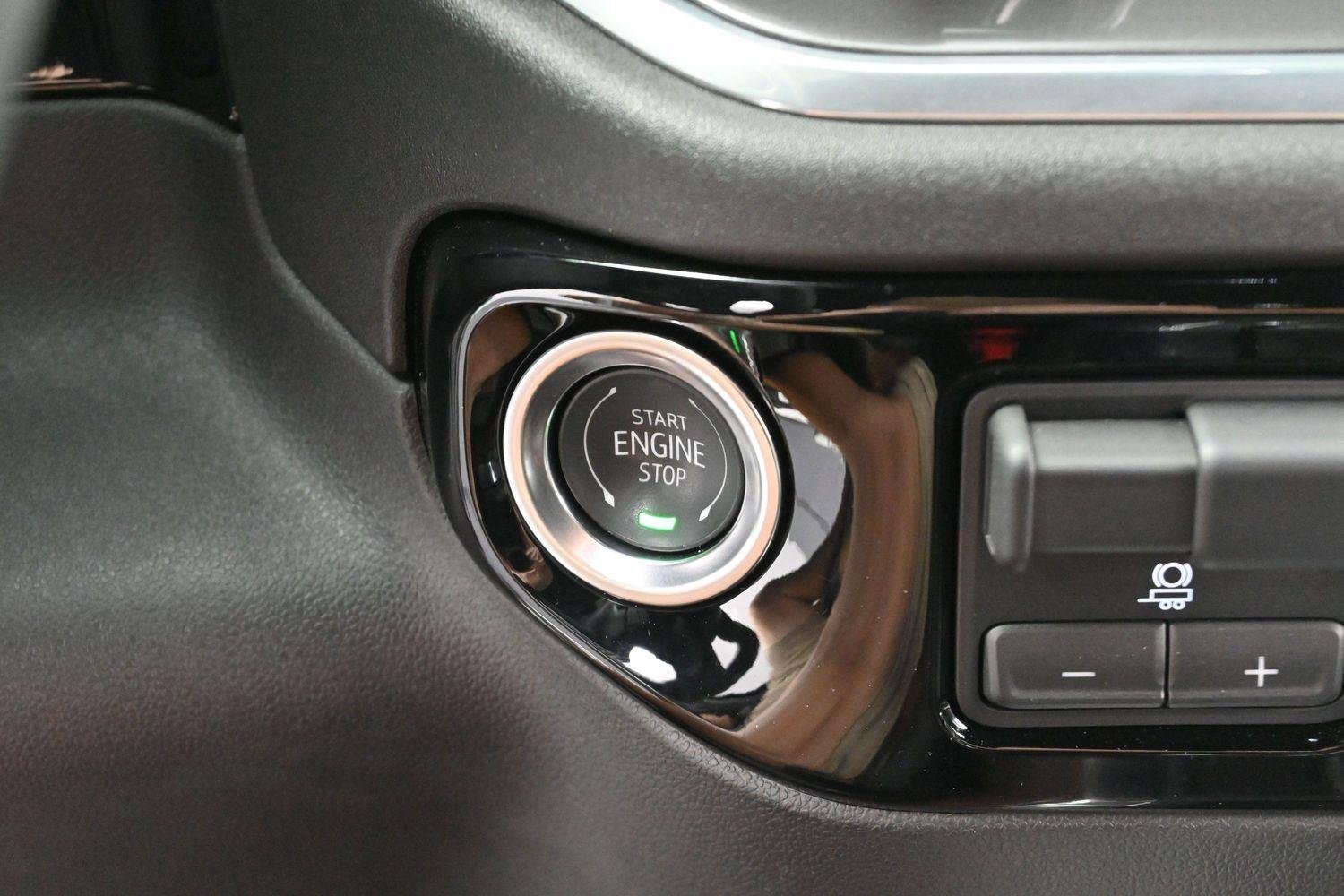 Used 2025 Black Chevrolet High Country image 27