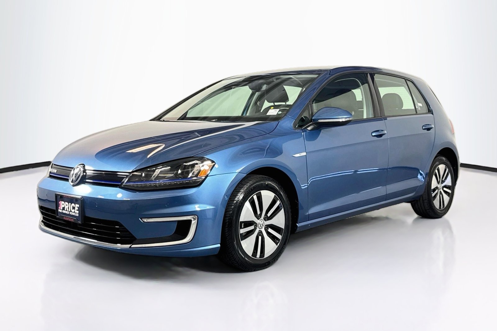 Used 2016 Pacific Blue Volkswagen SEL Premium image 1
