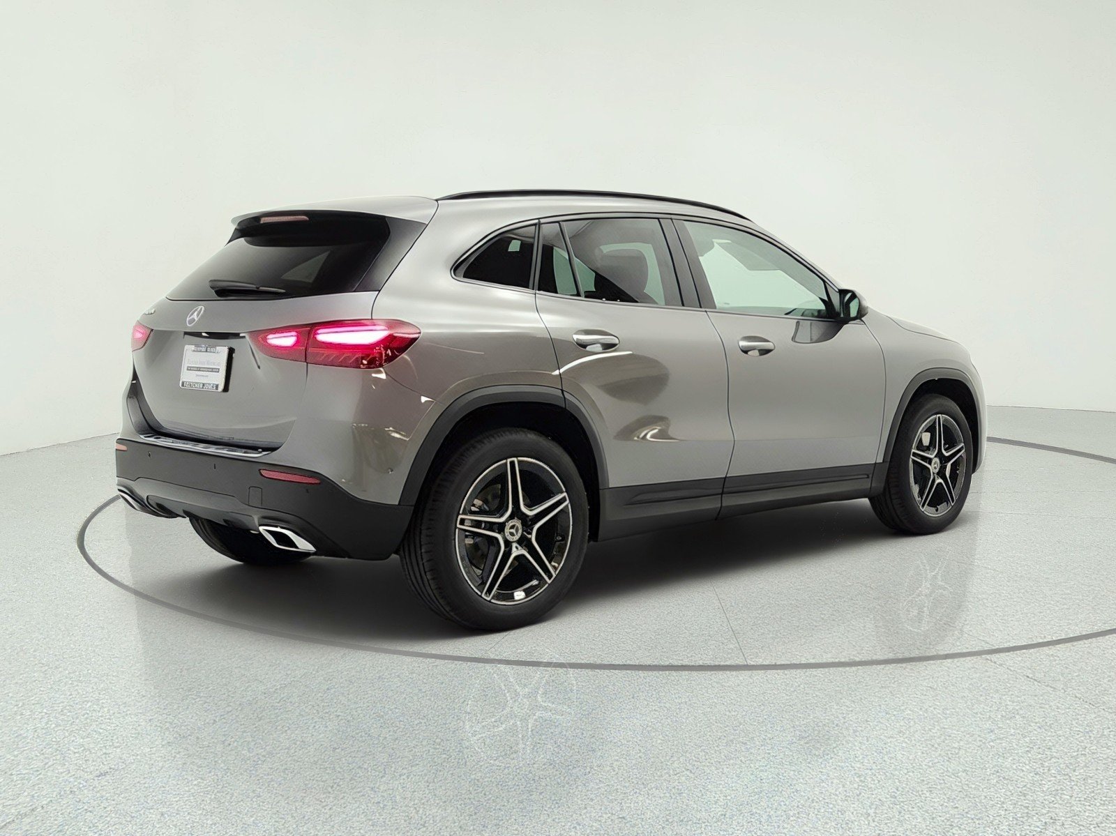 New 2026 Mountain Grey Metallic Mercedes-Benz GLA 250 SUV image 5