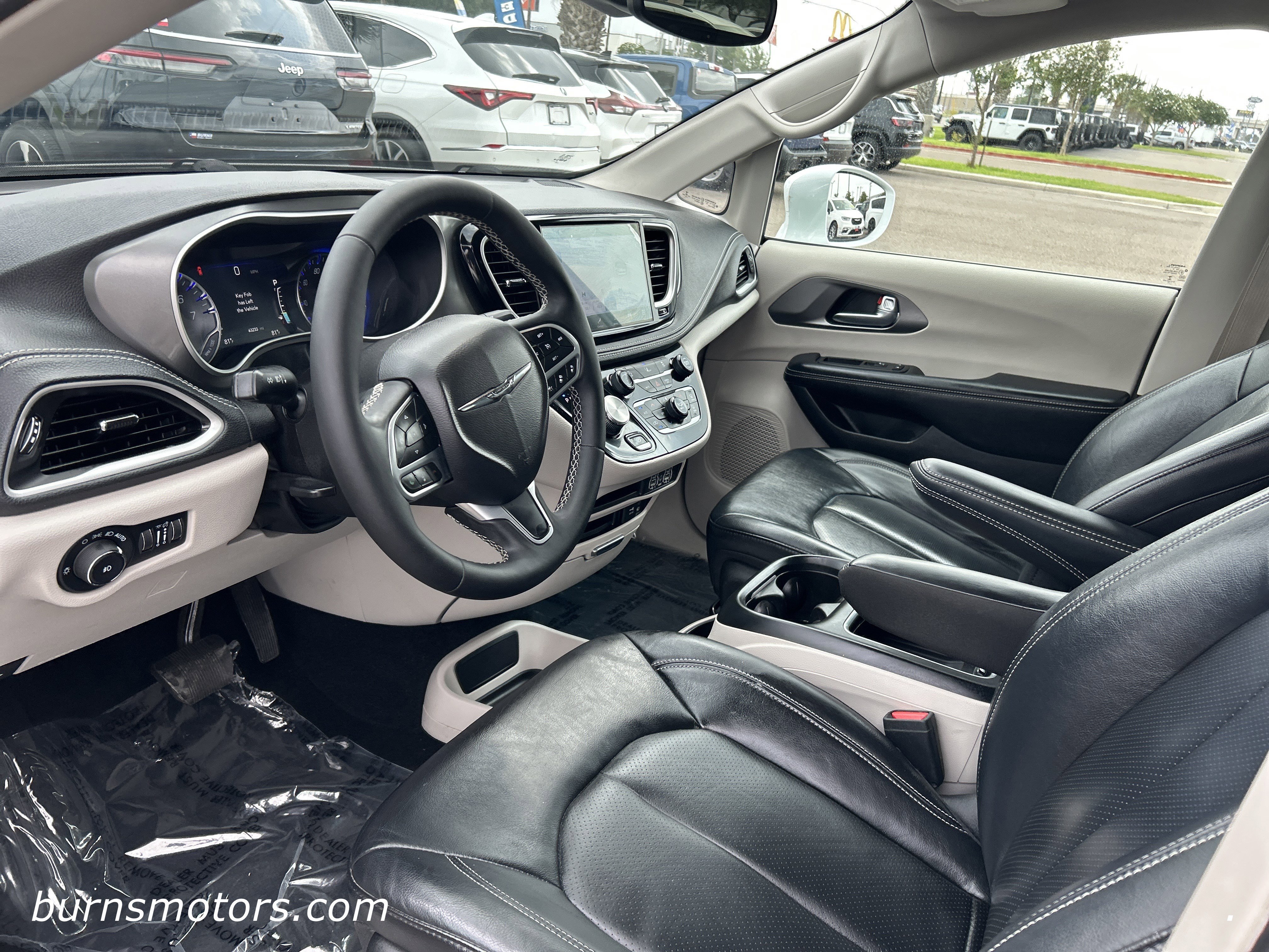 Used 2022 Bright White Chrysler Touring L image 15