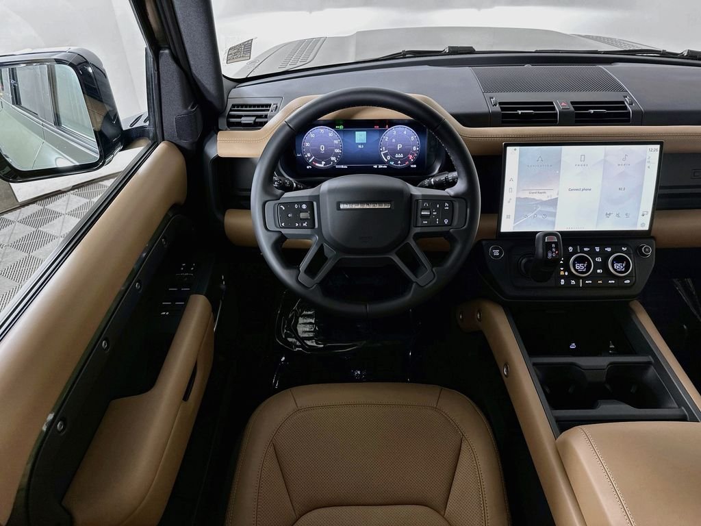 New 2026 Woolstone Green LAND ROVER X-Dynamic SE image 25