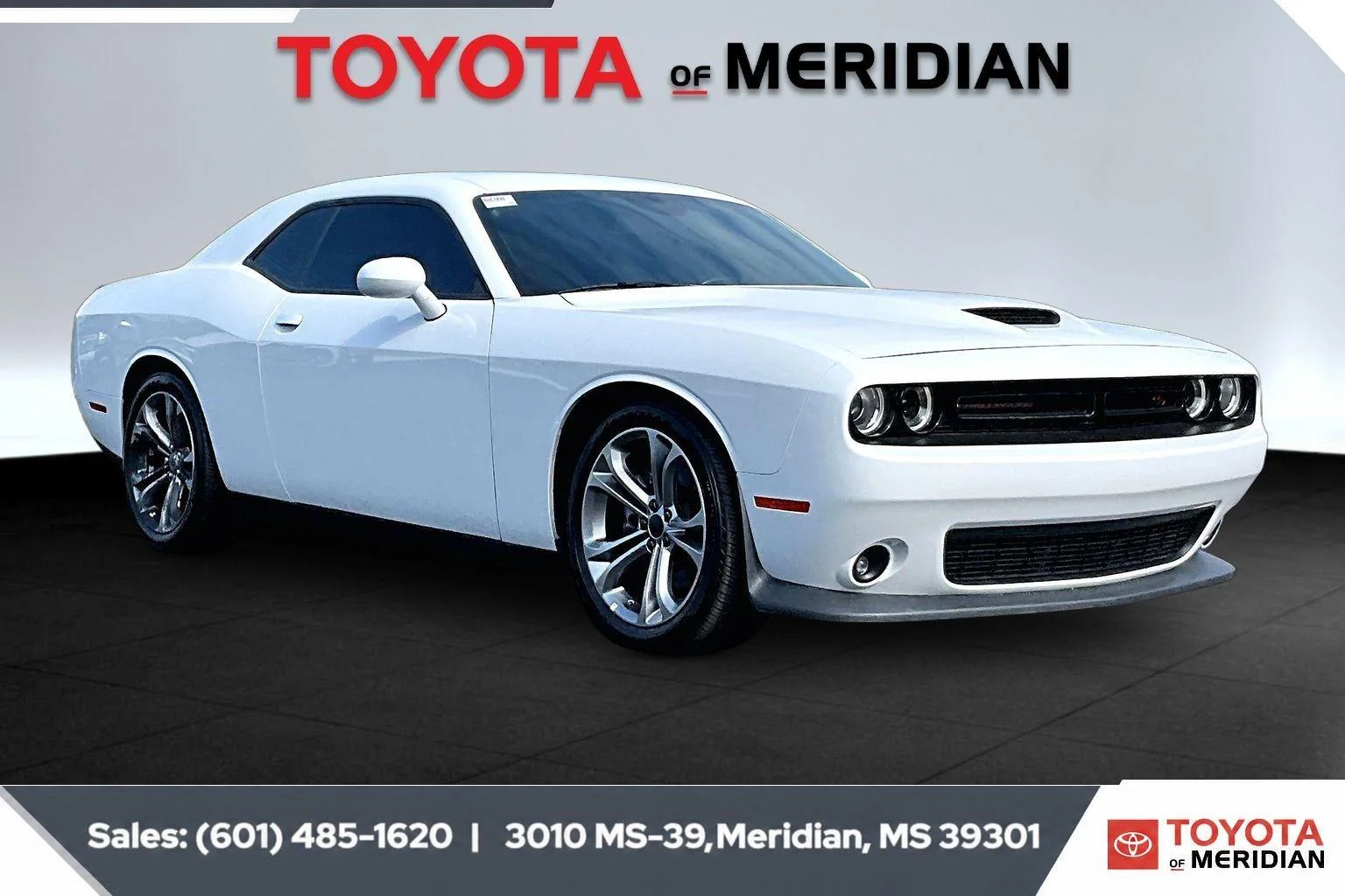 Used 2022 White Knuckle Clearcoat Dodge R/T image 1