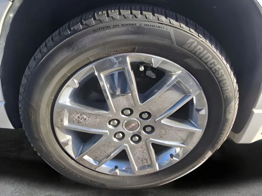 Used 2016 White Frost Tricoat GMC Denali image 16
