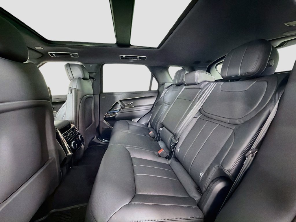 New 2027 Fuji White Land Rover Dynamic SE image 26