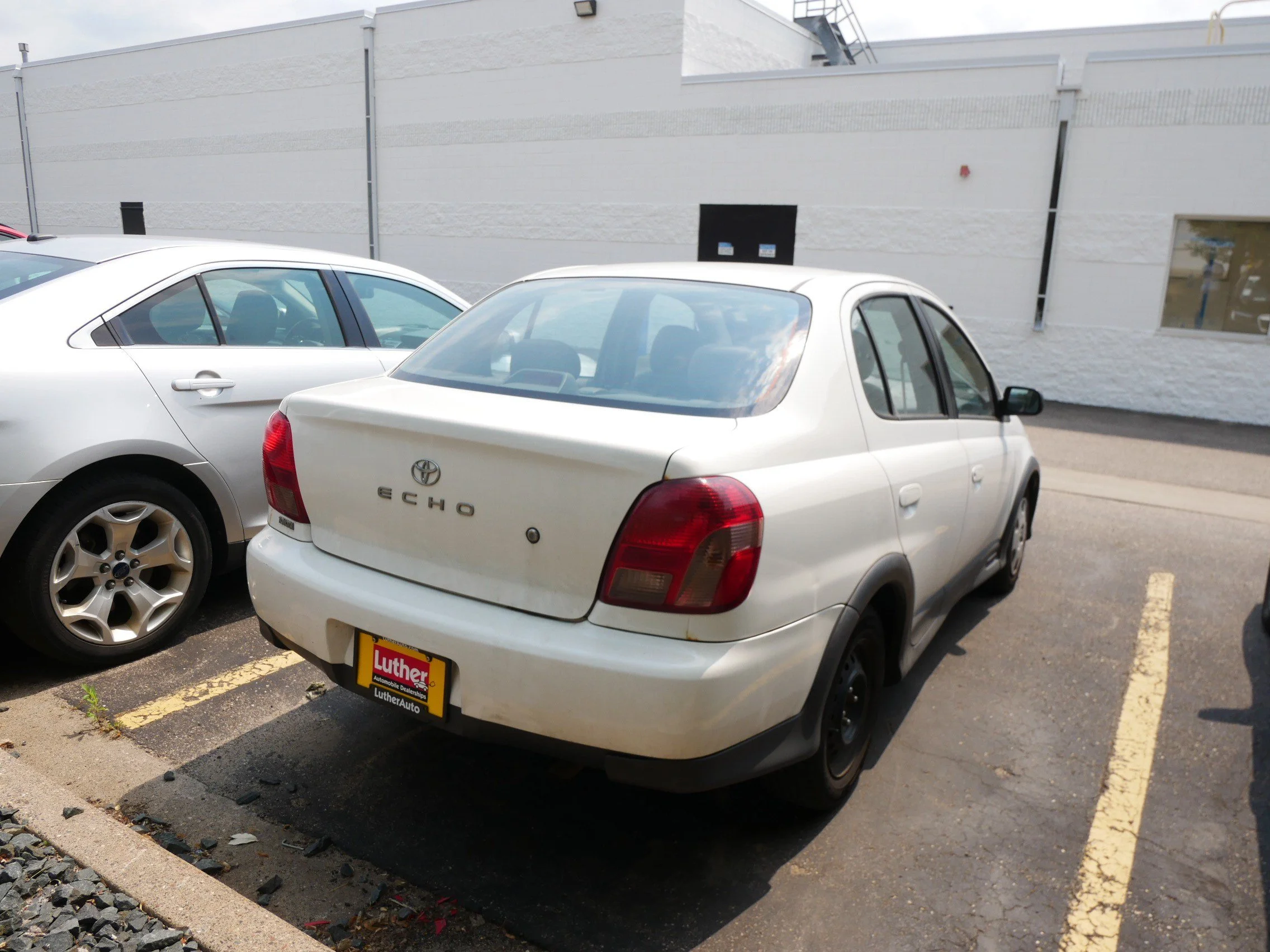 Used 2002 Polar White Toyota Sedan AT image 5
