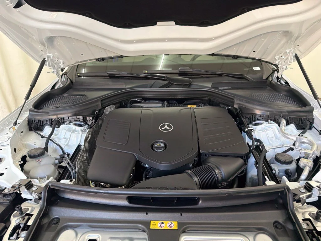 New 2027 White Mercedes-Benz GLC 300 image 30