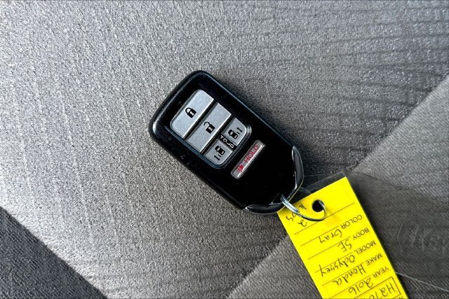 Used 2016 Gray Honda SE image 37
