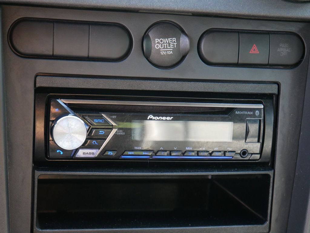Used 2006  Ford V6 Premium image 22