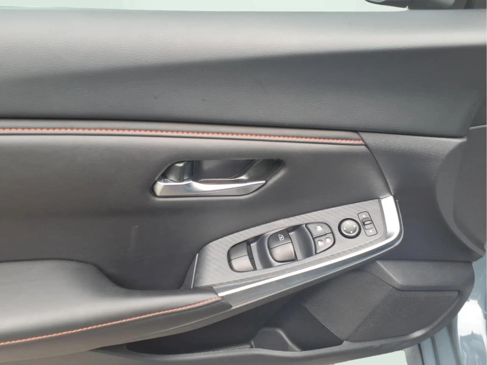 Used 2025 Gray Nissan SR image 15