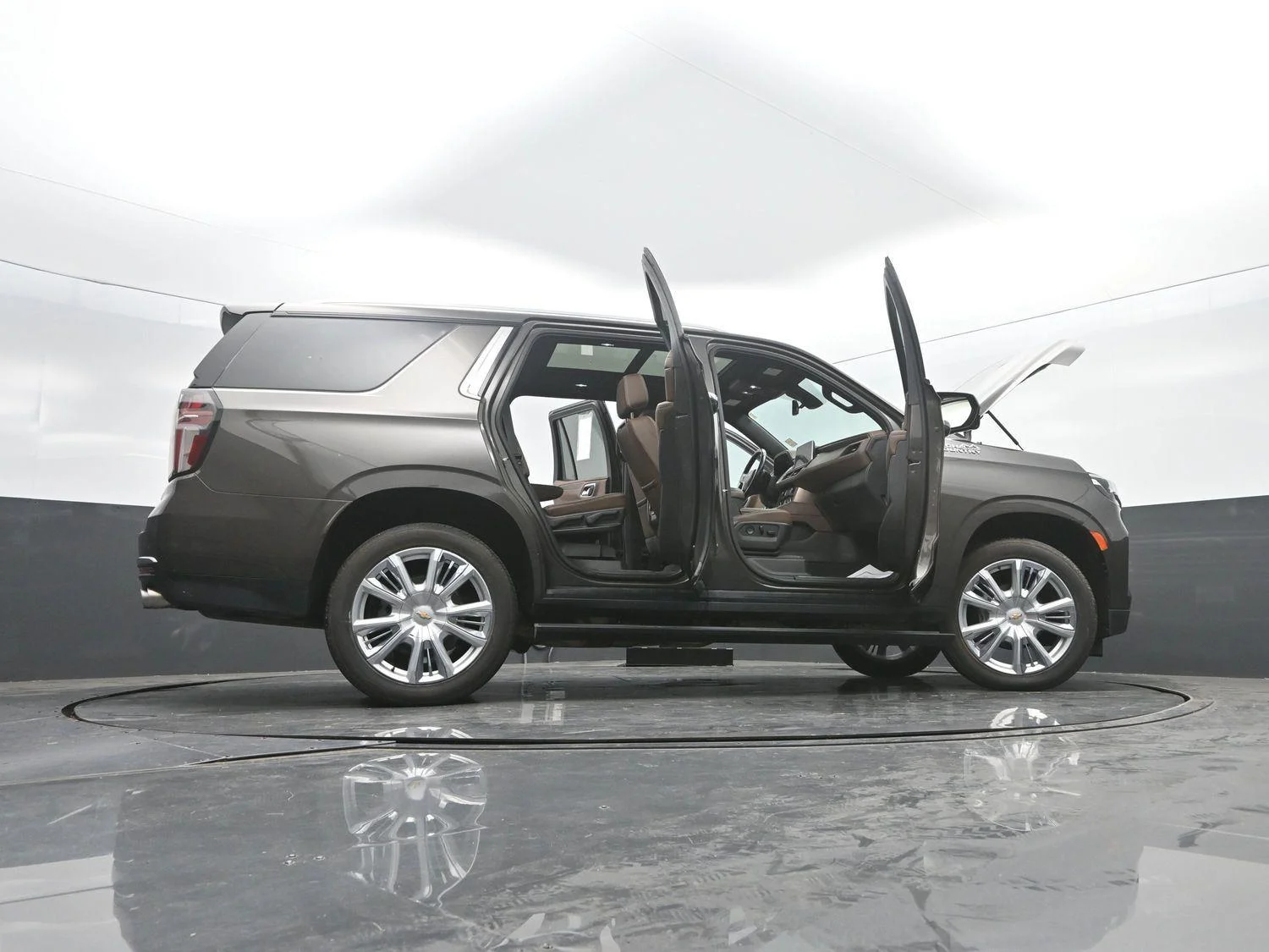 Used 2021 Graywood Metallic Chevrolet High Country image 55
