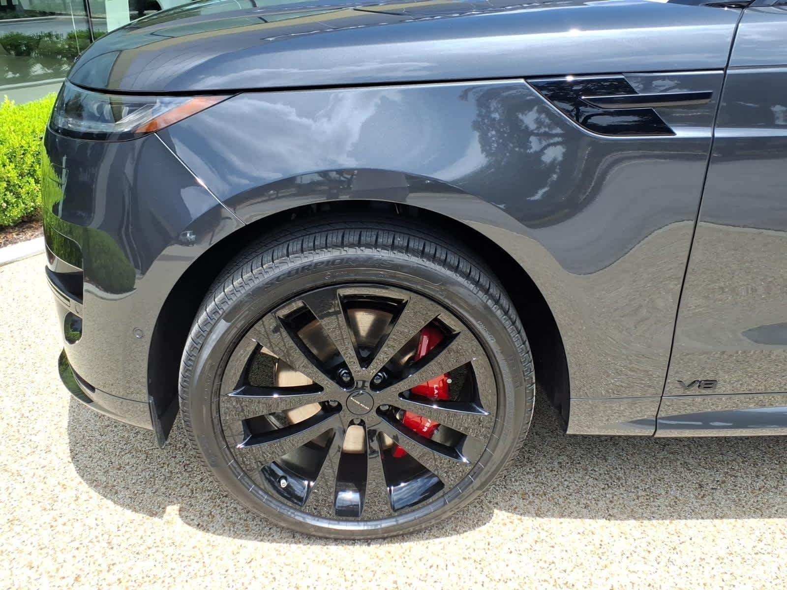 New 2026 Carpathian Grey LAND ROVER Dynamic SE image 6