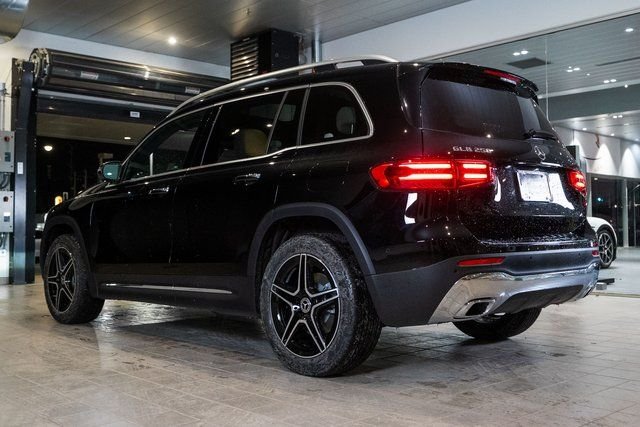 Used 2026 Black Mercedes-Benz GLB 250 image 4