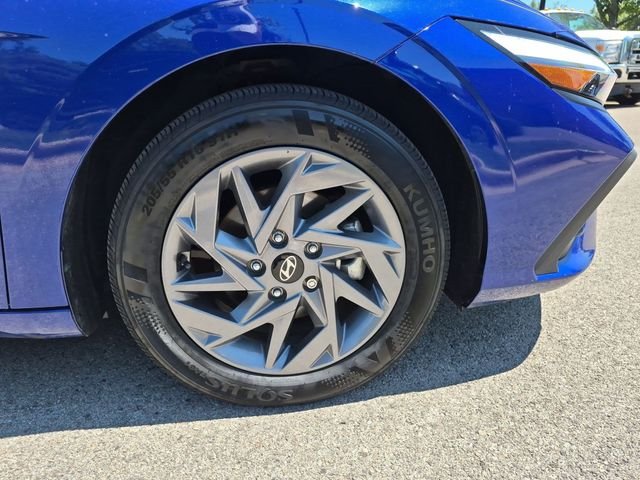 Used 2024 Blue Hyundai SEL image 9