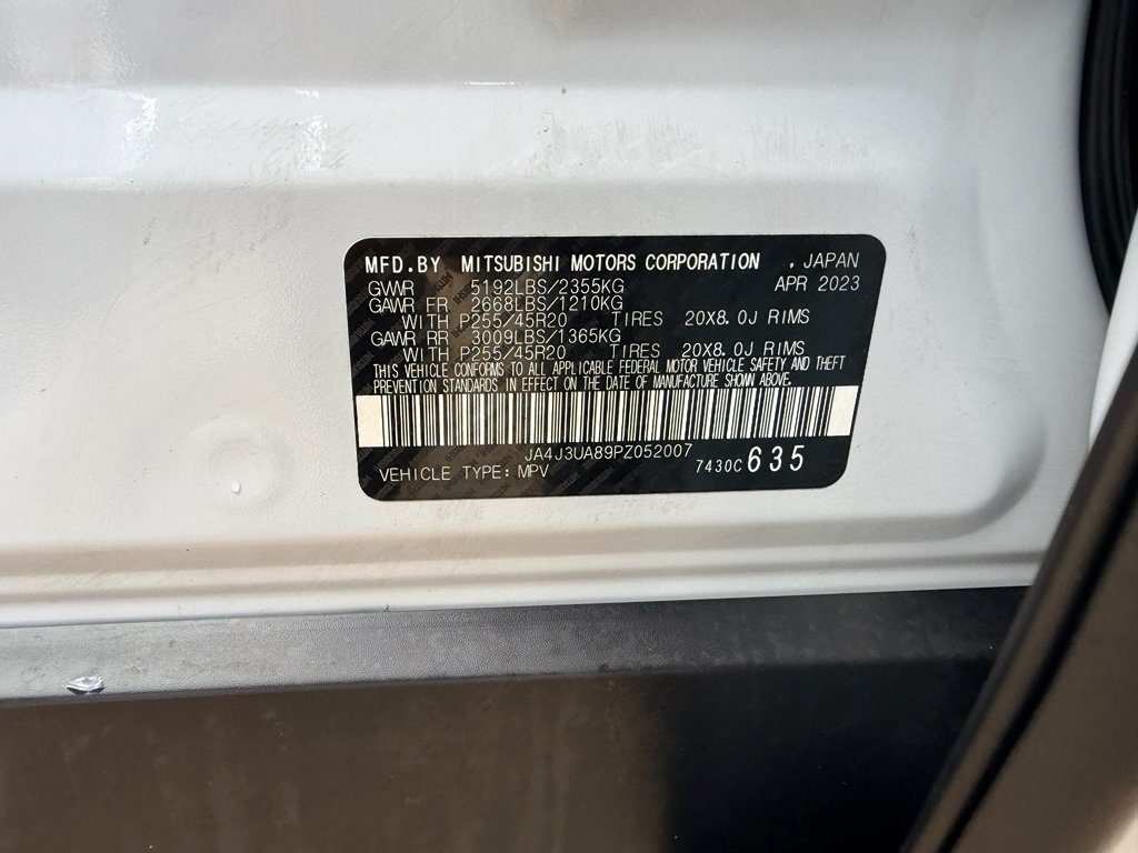 Used 2023  Mitsubishi SE Special Edition image 32