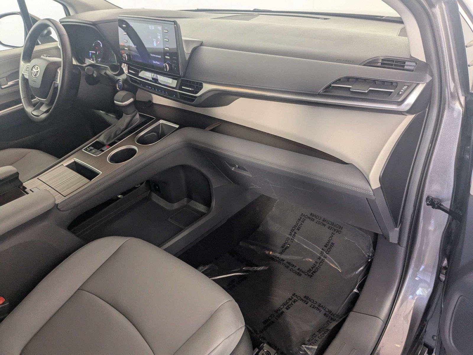 2024 Toyota Sienna XLE - Photo 28