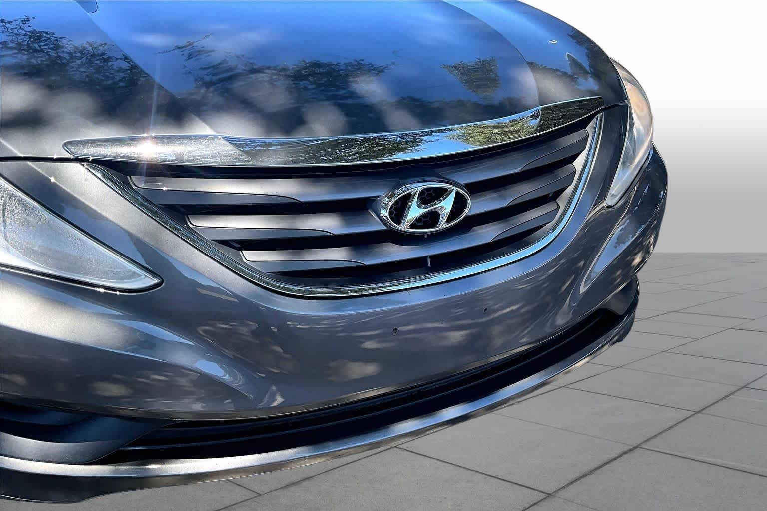 Used 2014 Harbor Gray Metallic Hyundai GLS image 30