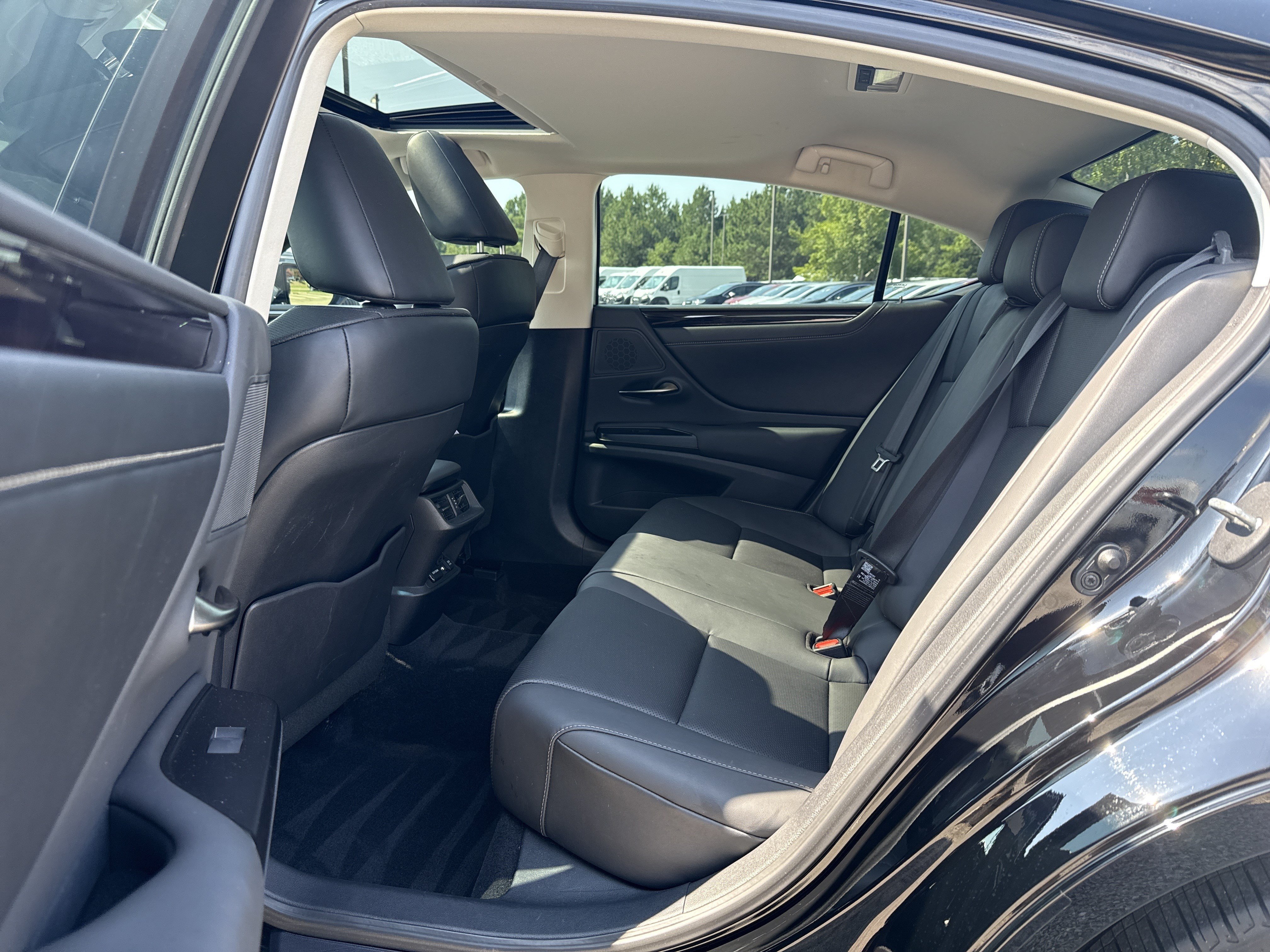 Used 2020 Black Lexus ES 350 image 22