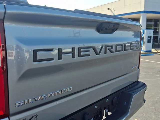Used 2025 Gray Chevrolet RST image 28