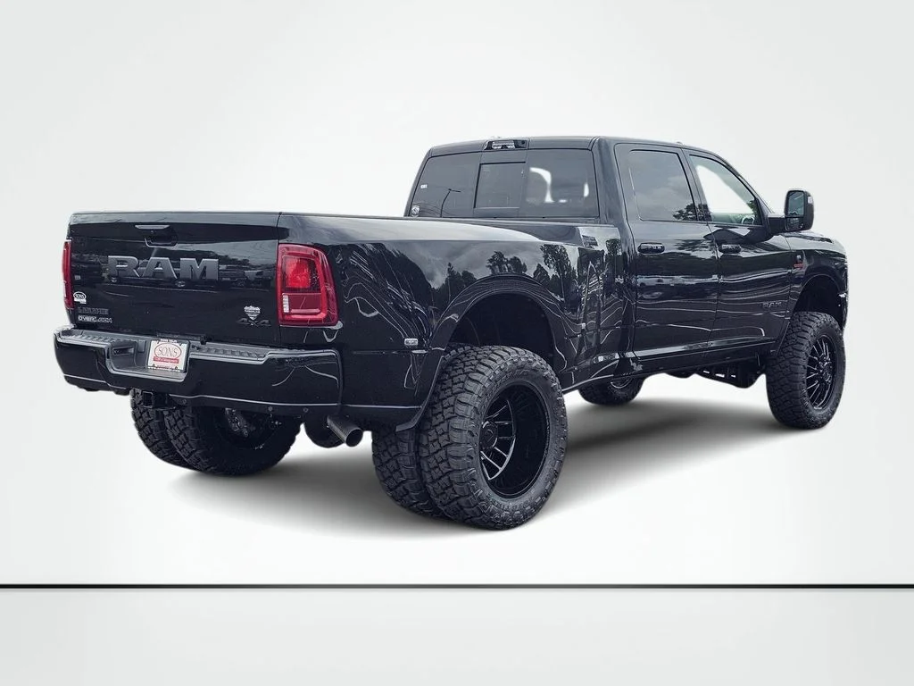 2026 RAM 3500 Laramie - Photo 9