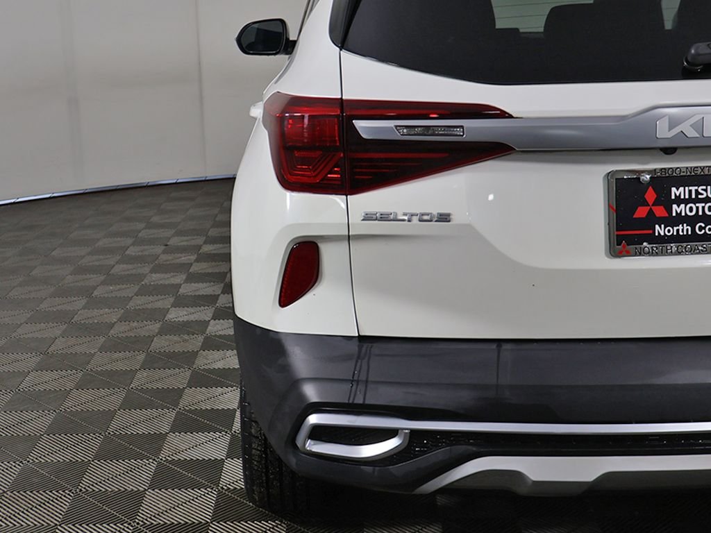 Used 2022 White Kia S image 14