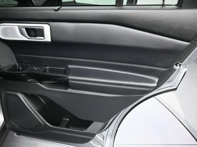 Used 2023 Silver Ford Platinum image 12