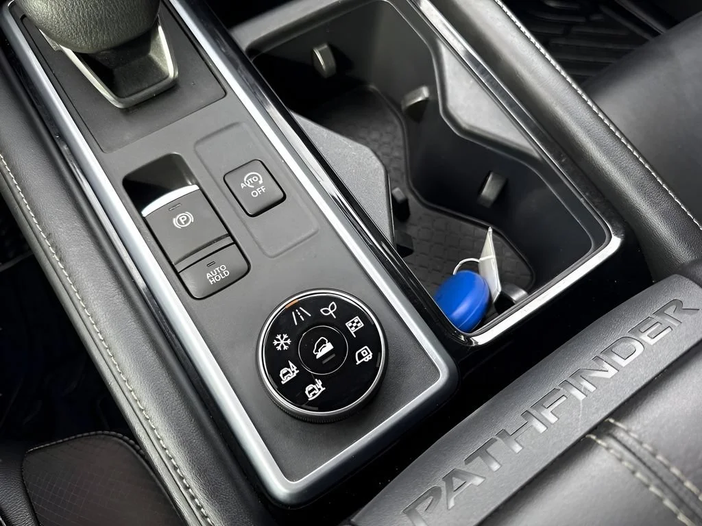 Used 2022  Nissan SL image 14