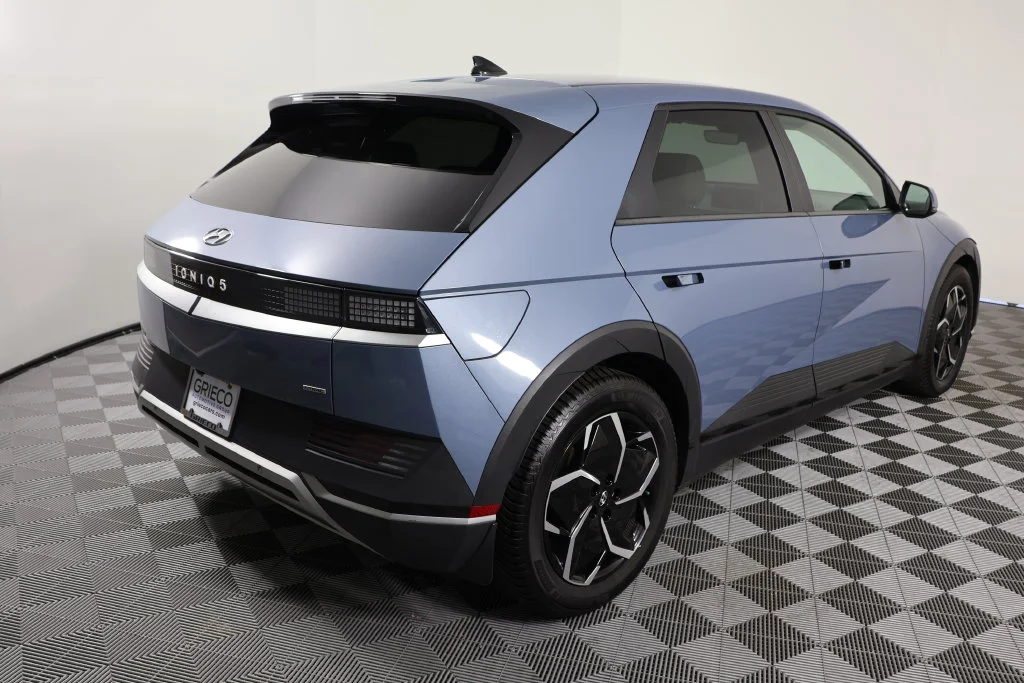 Used 2023 Blue Hyundai SEL image 8