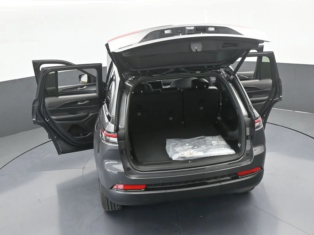 New 2025 Baltic Gray Metallic Clear-Coat Exterior Paint Jeep Altitude X image 59