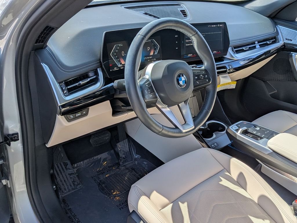 Used 2025 Silver BMW xDrive28i image 8