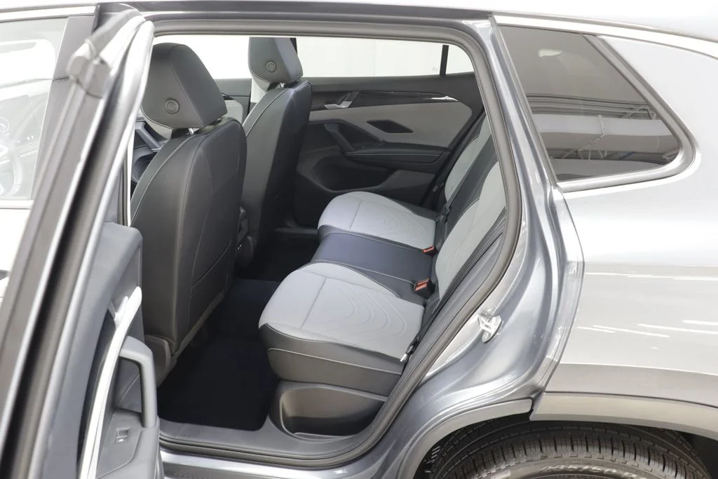 New 2026 Platinum Grey Volkswagen 2.0T SE image 15