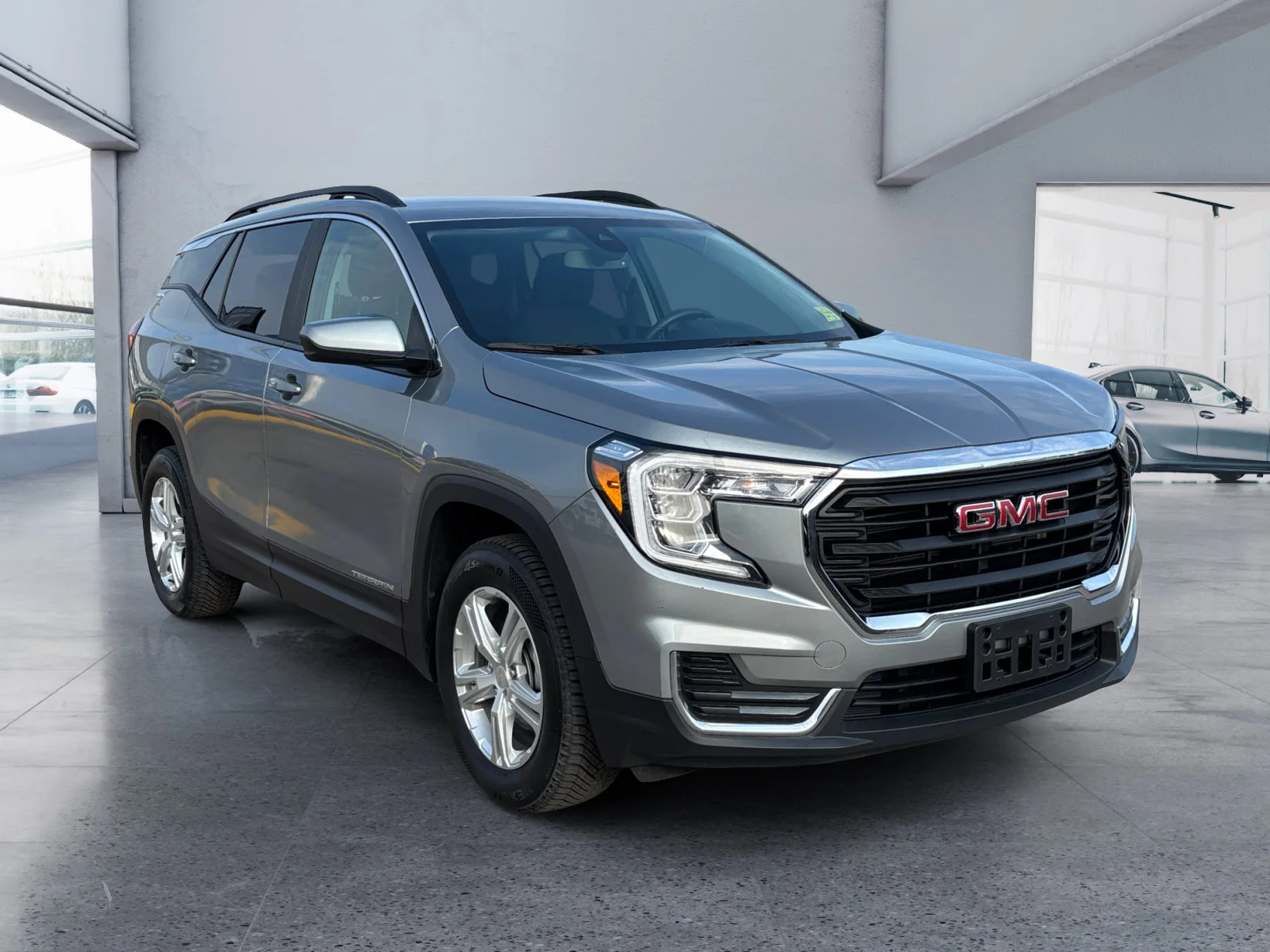 Used 2024 Summit White GMC SLE image 7