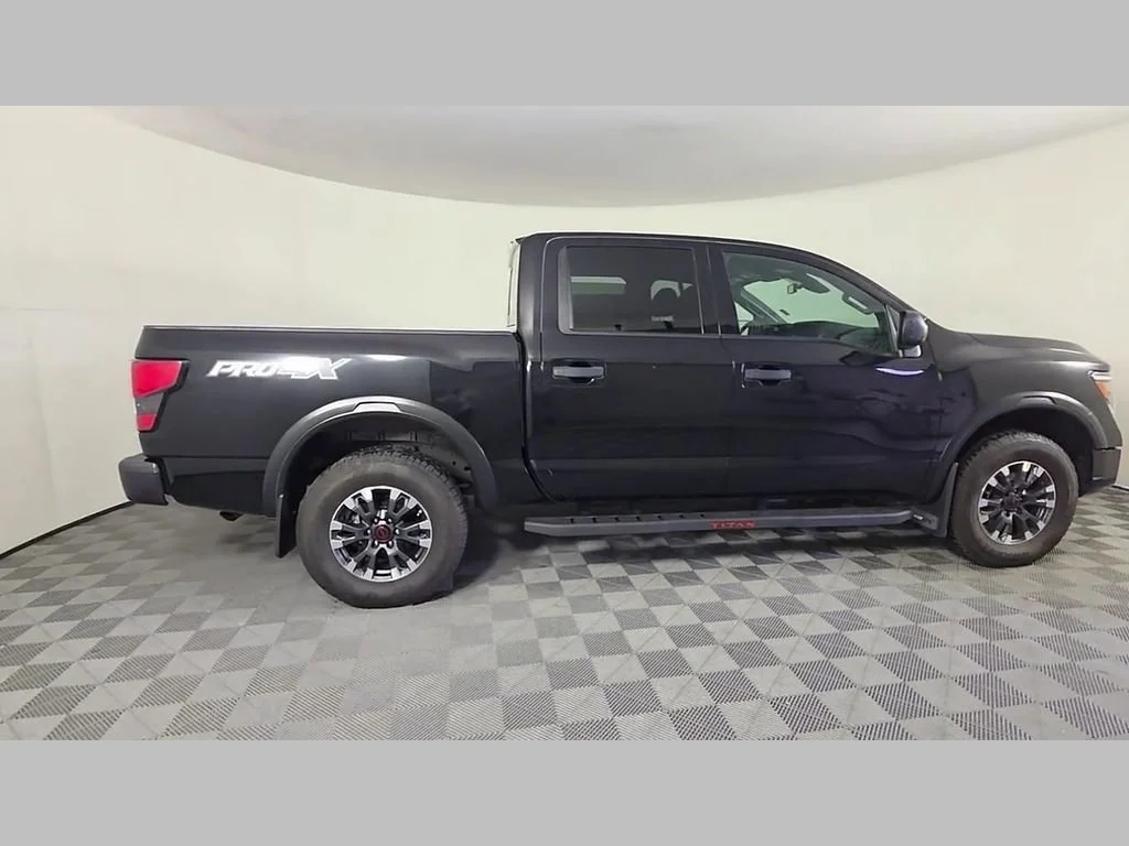 2024 Nissan Titan PRO-4X - Photo 38
