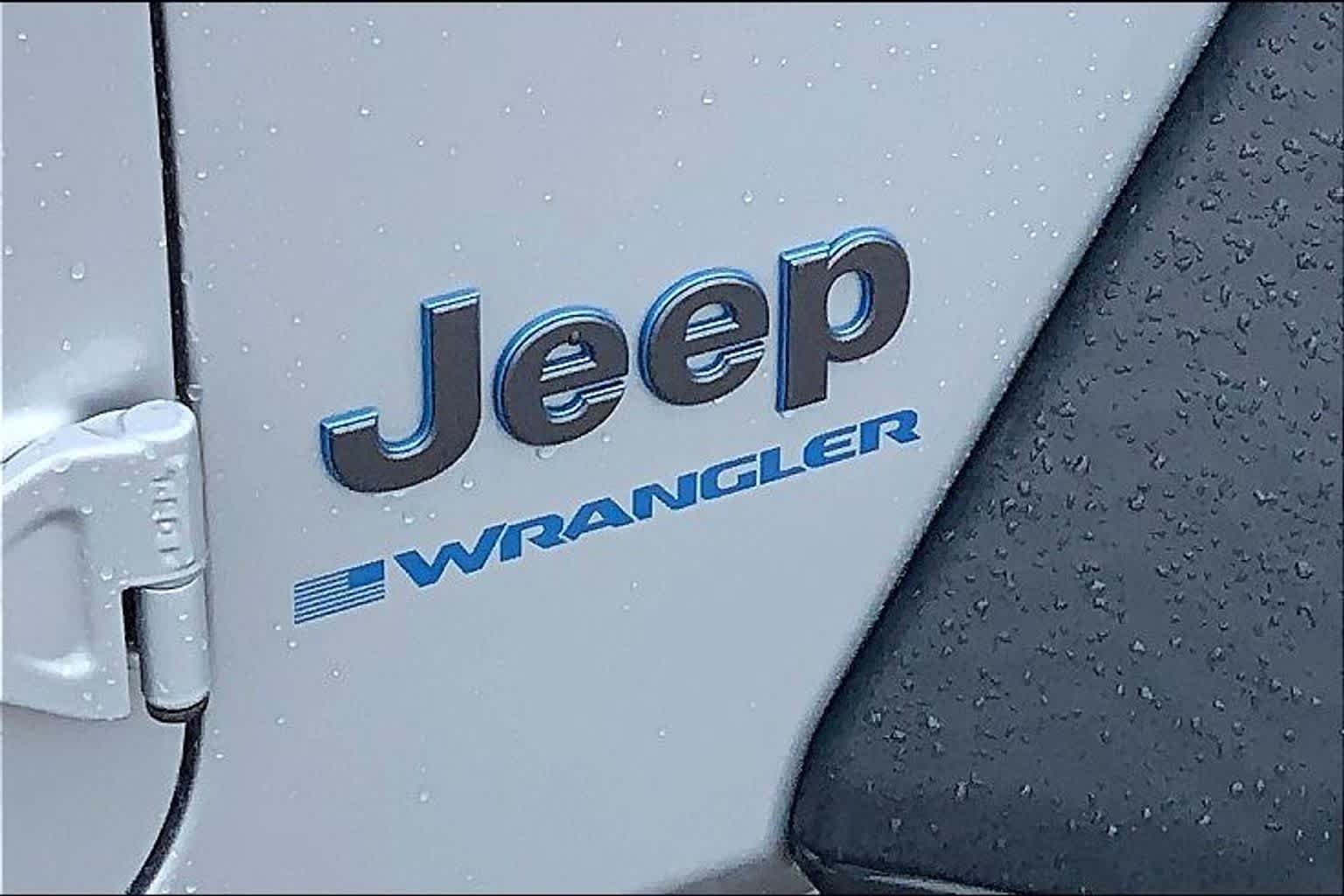 Certified Used 2023 Silver Zynith Clearcoat Jeep Rubicon image 10