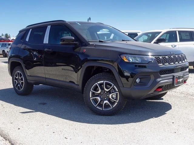 New 2026 Diamond Black Crystal Pearl-Coat Exterior Paint Jeep Trailhawk image 5