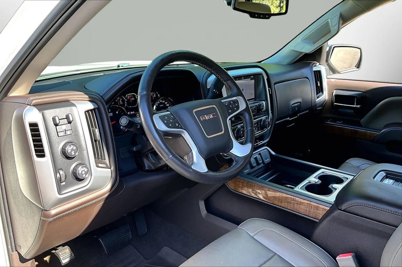 Used 2016 White GMC SLT image 17