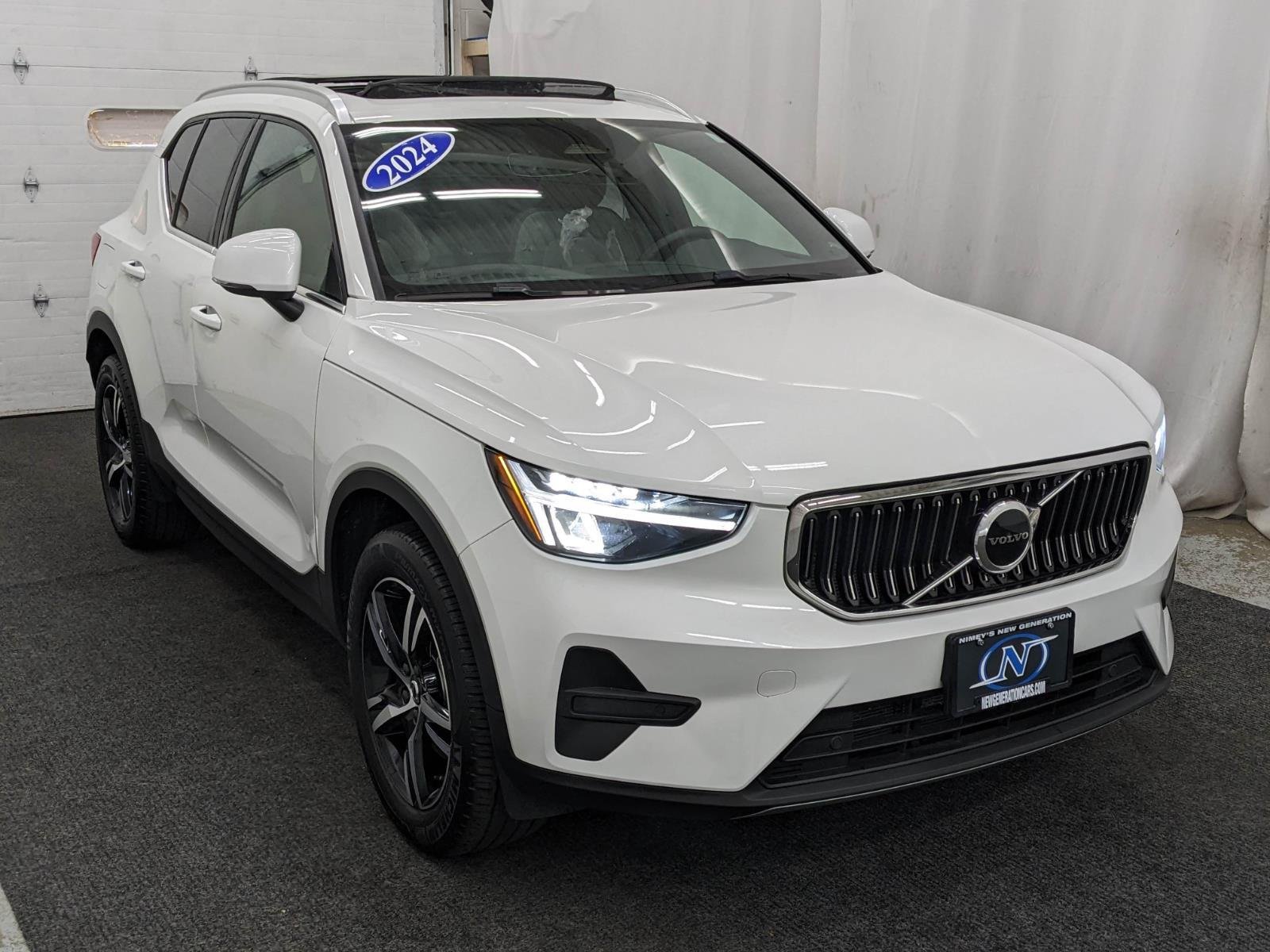 2024 Volvo XC40 Core photo 4